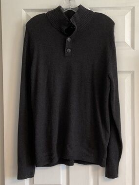 🤩Banana Republic Men’s Knit Sweater - size L